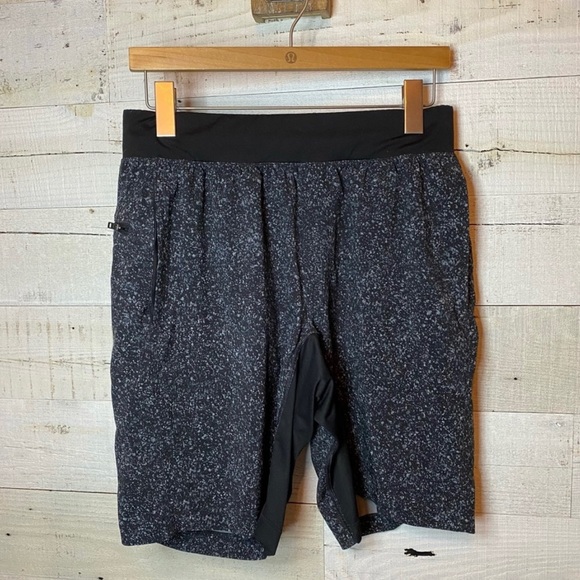 LuLu Lemon T.H.E Linerless Men’s 9” Shorts - Picture 3 of 5